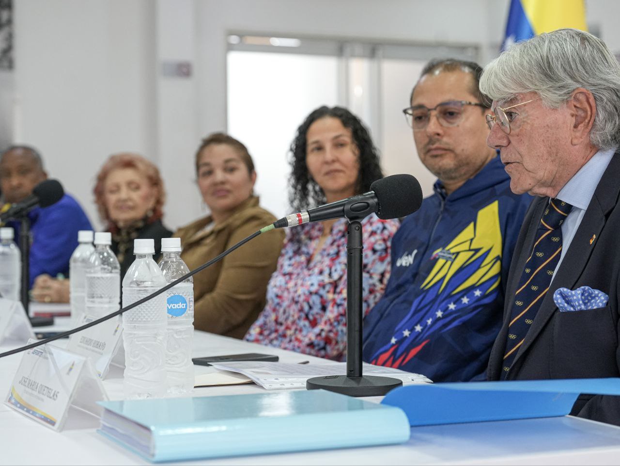 Maestro español de billar trae su sabiduría
