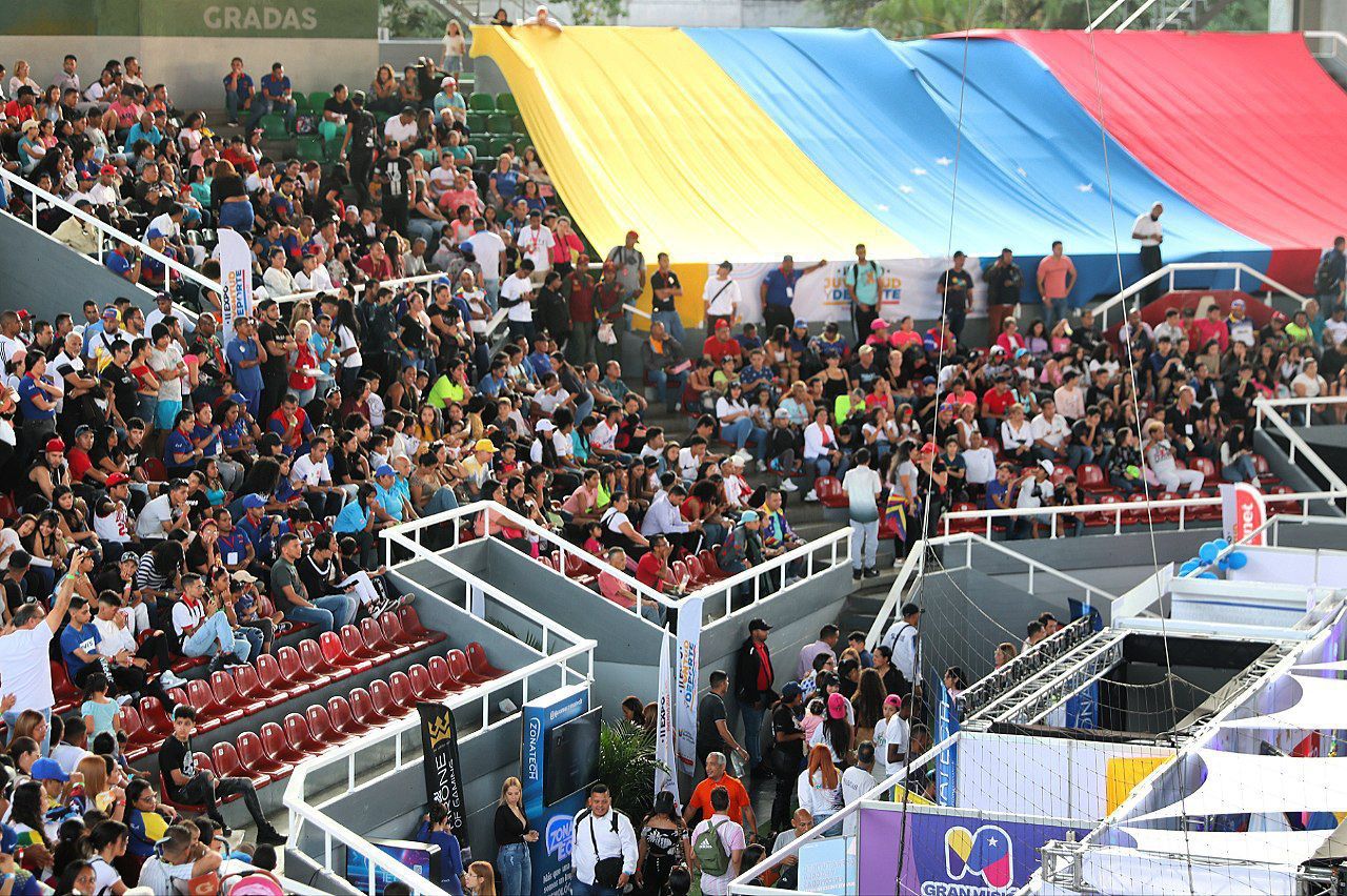 CON BROCHE DE ORO CERRO LA II EXPO JUVENTUD Y DEPORTE PREMIOS 2023