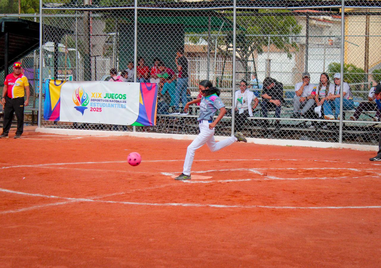 Kickingball Juegos Estudiantiles