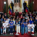 Venezuela recibió copa del Clásico Mundial